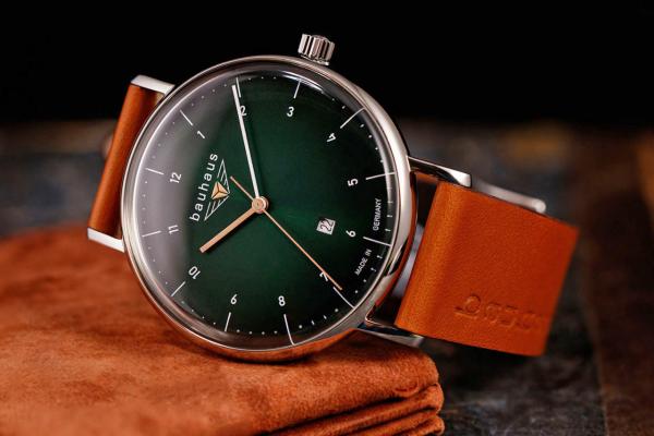 Bauhaus Herrenuhr Quarz mit Datum und Lederarmband